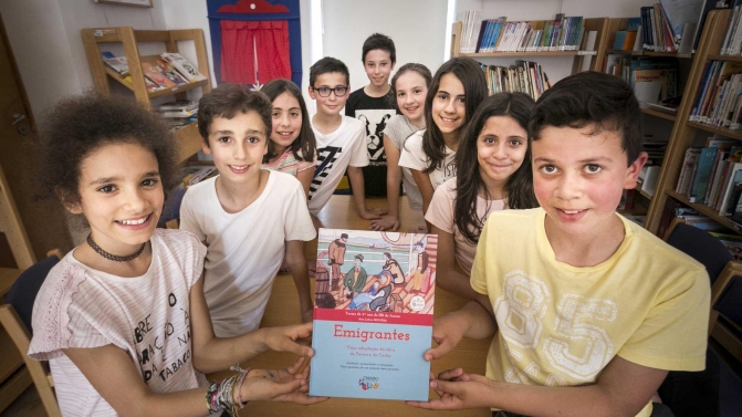 Reportagem com alunos da 4.º ano que escreveram livro de homenagem a Ferreira de Castro.